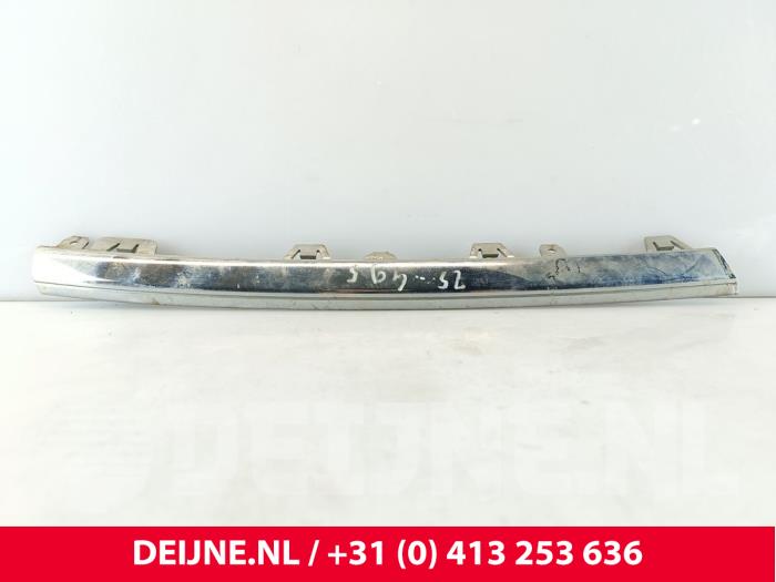 Używane Listwa ozdobna Volkswagen Caddy IV 2.0 TDI 102 Cena € 18,15 Z VAT oferowane przez van Deijne Onderdelen Uden B.V.