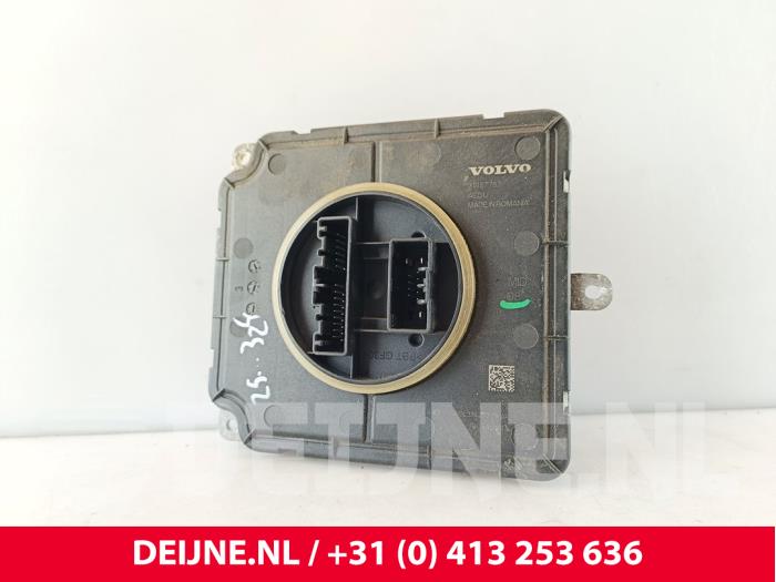 Używane Modułowy reflektor LED Volvo V90 II (PW) 2.0 D4 16V Cena € 50,00 Procedura marży oferowane przez van Deijne Onderdelen Uden B.V.