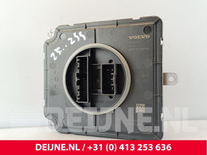 Używane Modułowy reflektor LED Volvo C40 Recharge (XK) Recharge Twin 78 kWh Cena € 187,55 Z VAT oferowane przez van Deijne Onderdelen Uden B.V.