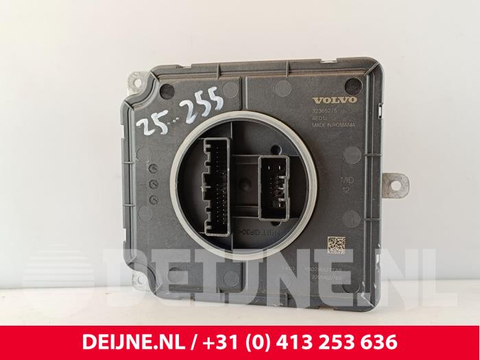 Używane Modułowy reflektor LED Volvo C40 Recharge (XK) Recharge Twin 78 kWh Cena € 187,55 Z VAT oferowane przez van Deijne Onderdelen Uden B.V.