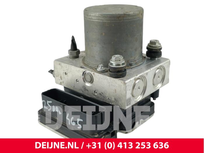 Begagnade ABS-pump Ford Transit E-Transit 68 kWh Pris € 484,00 Inklusive moms erbjuds av van Deijne Onderdelen Uden B.V.