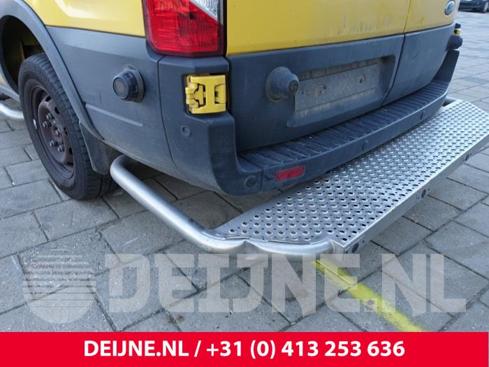 Usagé Marchepied arrière Ford Transit E-Transit 68 kWh Prix € 181,50 Prix TTC proposé par van Deijne Onderdelen Uden B.V.