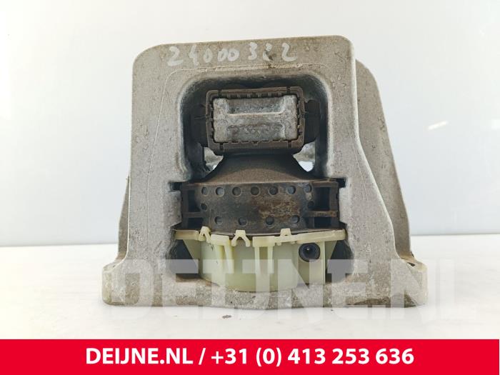 Engine mount from a Ford Transit Custom 2.0 TDCi 16V Eco Blue 130 2019