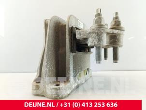 Engine mount from a Ford Transit Custom 2.0 TDCi 16V Eco Blue 130 2019