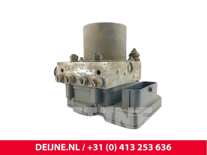 Używane Pompa ABS Fiat Ducato (250) 2.3 D 180 Multijet Cena € 290,40 Z VAT oferowane przez van Deijne Onderdelen Uden B.V.