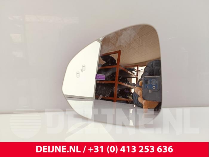 Używane Szyba lusterka lewego Lynk &amp; Co 01 1.5 PHEV Cena € 145,20 Z VAT oferowane przez van Deijne Onderdelen Uden B.V.