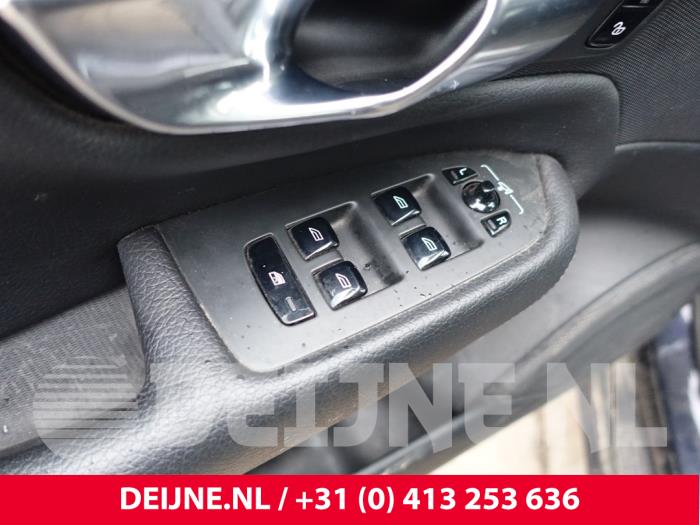 Usados Interruptor de ventanilla eléctrica Volvo XC90 II 2.0 T8 16V Twin Engine AWD Precio € 45,00 Norma de margen ofrecido por van Deijne Onderdelen Uden B.V.