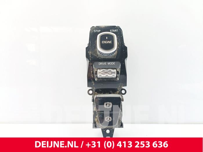 Używane Przelacznik Start/Stop Volvo V90 II (PW) 2.0 D3 16V Cena € 75,00 Procedura marży oferowane przez van Deijne Onderdelen Uden B.V.