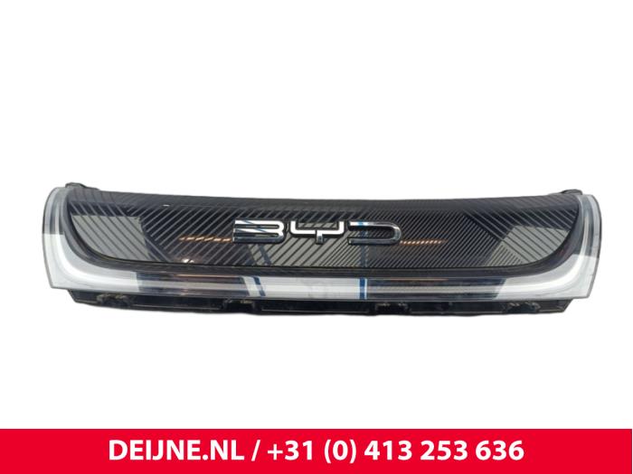 Używane Grill BYD Dolphin 60,4 kWh Cena € 108,90 Z VAT oferowane przez van Deijne Onderdelen Uden B.V.