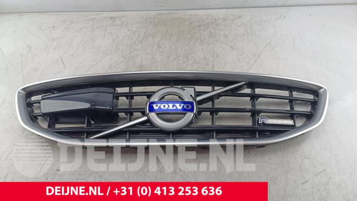 Używane Grill Volvo V40 (MV) 1.6 D2 Cena € 145,00 Procedura marży oferowane przez van Deijne Onderdelen Uden B.V.