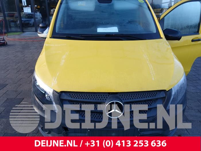 Używane Maska Mercedes eVito (447.6) 41/60/66 kWh Cena € 363,00 Z VAT oferowane przez van Deijne Onderdelen Uden B.V.