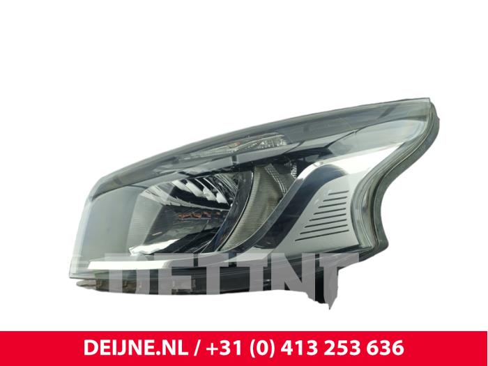 Używane Reflektor lewy Renault Trafic (1FL/2FL/3FL/4FL) 1.6 dCi 95 Cena € 169,40 Z VAT oferowane przez van Deijne Onderdelen Uden B.V.