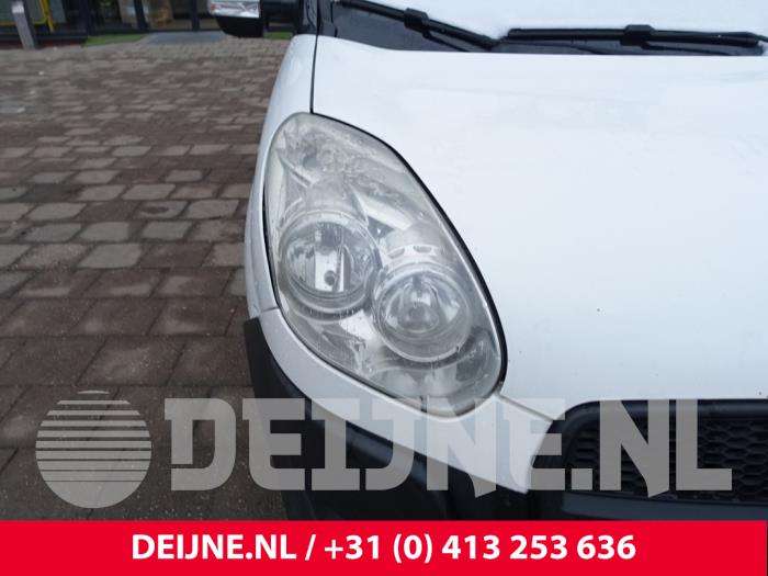 Używane Reflektor prawy Fiat Doblo Cargo (263) 1.3 MJ 16V Euro 4 Cena € 60,50 Z VAT oferowane przez van Deijne Onderdelen Uden B.V.