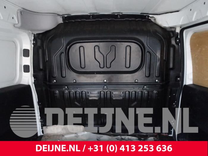 Używane Przegroda kabiny Fiat Doblo Cargo (263) 1.3 MJ 16V Euro 4 Cena € 151,25 Z VAT oferowane przez van Deijne Onderdelen Uden B.V.