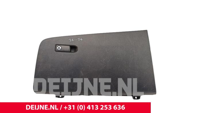 Begagnade Handskfack Mercedes eVito (447.6) 41/60/66 kWh Pris € 42,35 Inklusive moms erbjuds av van Deijne Onderdelen Uden B.V.
