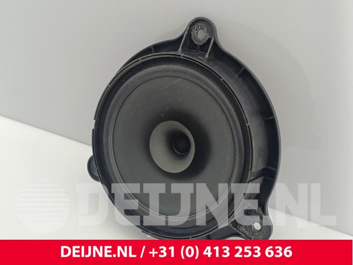 Używane Glosnik Nissan Interstar 2.3 dCi 150 16V Cena € 18,15 Z VAT oferowane przez van Deijne Onderdelen Uden B.V.