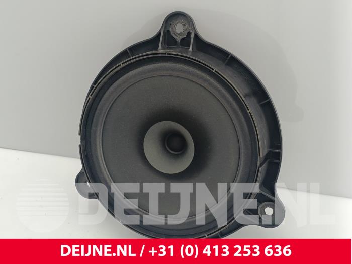 Używane Glosnik Nissan Interstar 2.3 dCi 150 16V Cena € 18,15 Z VAT oferowane przez van Deijne Onderdelen Uden B.V.