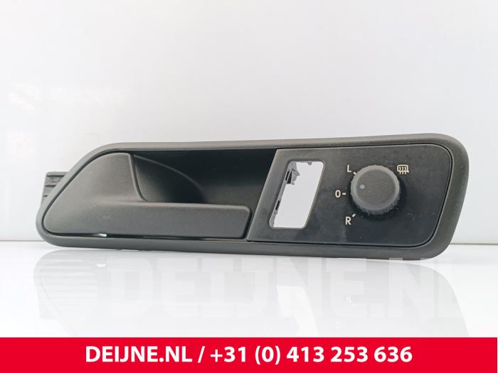 Używane Przelacznik lusterka Volkswagen Caddy III (2KA,2KH,2CA,2CH) 1.6 TDI 16V Cena € 24,20 Z VAT oferowane przez van Deijne Onderdelen Uden B.V.