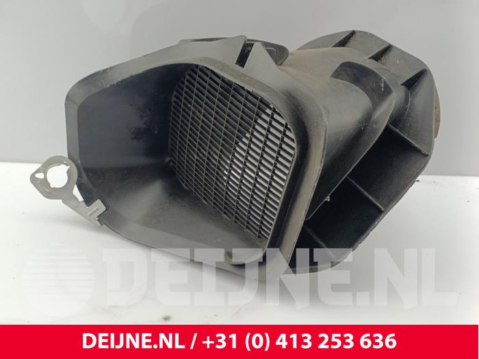 Begagnade Lufttratt Porsche Cayenne II (92A) 3.0 D V6 24V Pris € 20,00 Marginaltabell erbjuds av van Deijne Onderdelen Uden B.V.