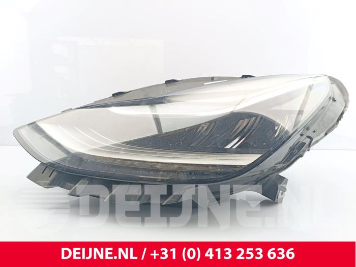 Używane Reflektor lewy Tesla Model 3 Long Range AWD 75 kWh Cena € 726,00 Z VAT oferowane przez van Deijne Onderdelen Uden B.V.
