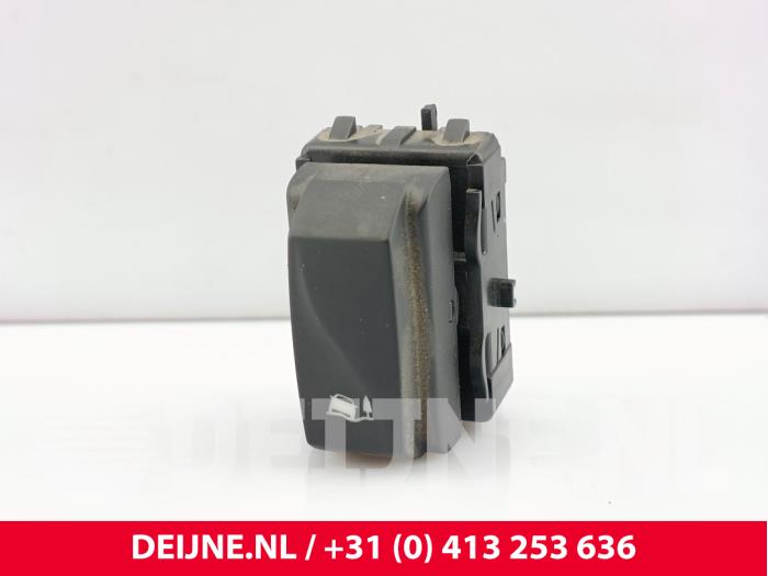 Używane Przelacznik ESP Renault Master III (FV) 2.3 dCi 125 16V FWD Cena € 24,20 Z VAT oferowane przez van Deijne Onderdelen Uden B.V.