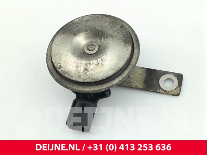 Używane Klakson Mercedes Vito Cena € 12,10 Z VAT oferowane przez van Deijne Onderdelen Uden B.V.