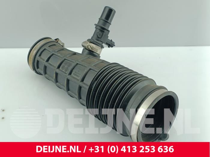 Usagé Tuyau intercooler Ford Transit 2.0 TDCi 16V Eco Blue 165 RWD Prix € 24,20 Prix TTC proposé par van Deijne Onderdelen Uden B.V.
