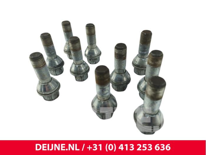 Gebrauchte Radmutter Volvo V70 (SW) 2.4 D5 20V Preis € 15,00 Margenregelung angeboten von van Deijne Onderdelen Uden B.V.