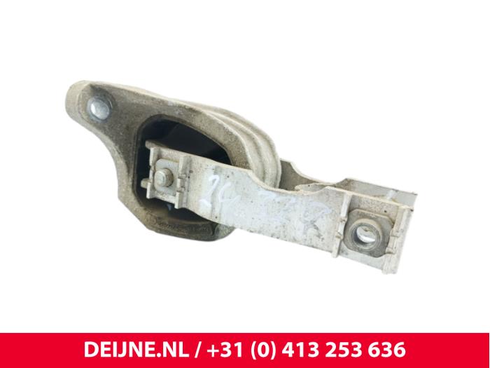 Used Engine mount Volvo V60 II (ZW) 2.0 B4 16V Mild Hybrid Price € 10,00 Margin scheme offered by van Deijne Onderdelen Uden B.V.