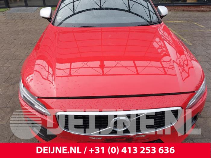 Używane Maska Volvo V90 II (PW) 2.0 D4 16V Cena € 850,00 Procedura marży oferowane przez van Deijne Onderdelen Uden B.V.