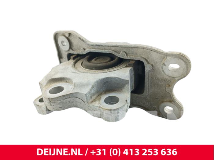 Used Engine mount Volvo V60 II (ZW) 2.0 B4 16V Mild Hybrid Price € 50,00 Margin scheme offered by van Deijne Onderdelen Uden B.V.