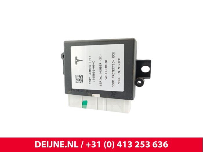 Usados Módulo de confort Tesla Model X P90D Precio € 24,20 IVA incluido ofrecido por van Deijne Onderdelen Uden B.V.
