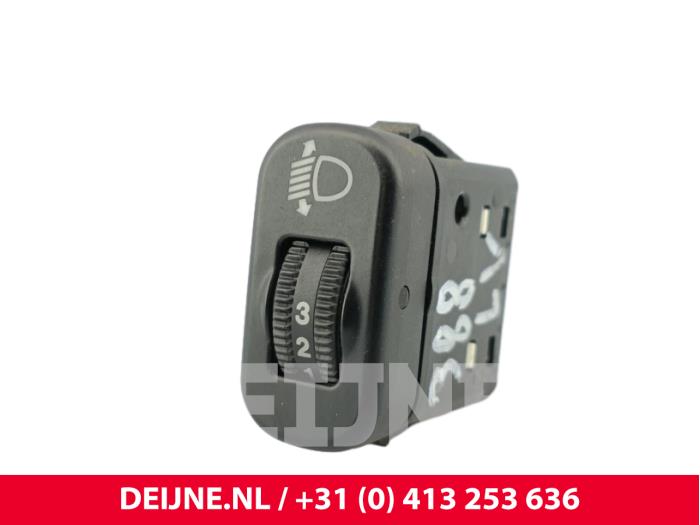 Używane Sciemniacz kokpitowy Volkswagen Crafter 2.5 TDI 30/35/50 Cena € 12,10 Z VAT oferowane przez van Deijne Onderdelen Uden B.V.