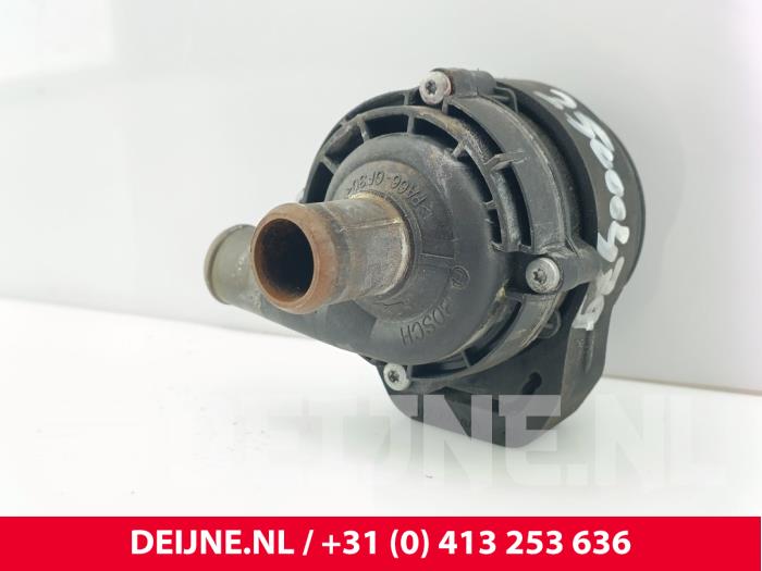 Begagnade Extra vattenpump Mercedes Sprinter 3t (910.6) 211 CDI 2.1 D FWD Pris € 48,40 Inklusive moms erbjuds av van Deijne Onderdelen Uden B.V.