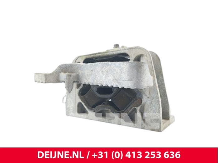 Used Engine mount Nissan NV 400 2.3 dCi 130 16V Price € 30,25 Inclusive VAT offered by van Deijne Onderdelen Uden B.V.