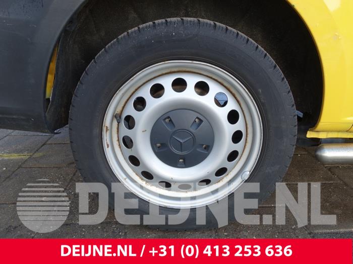 Używane Obrecz Mercedes eVito (447.6) 41/60/66 kWh Cena € 96,80 Z VAT oferowane przez van Deijne Onderdelen Uden B.V.