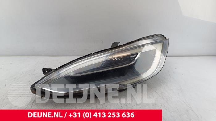 Używane Reflektor lewy Tesla Model S 75D Cena € 1.028,50 Z VAT oferowane przez van Deijne Onderdelen Uden B.V.