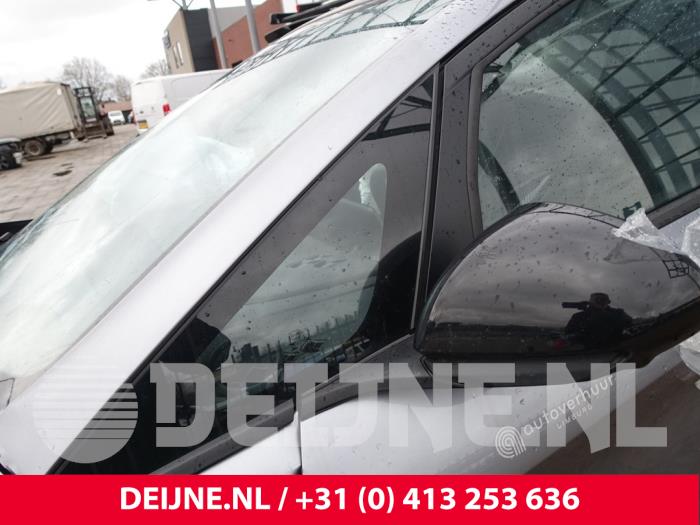 Usados Ventanilla triangular izquierda delante BYD Dolphin 60,4 kWh Precio € 66,55 IVA incluido ofrecido por van Deijne Onderdelen Uden B.V.