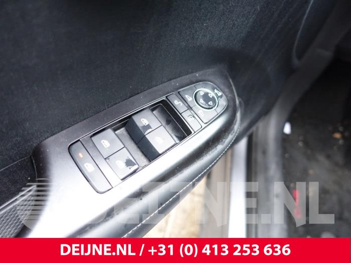 Usados Interruptor de ventanilla eléctrica BYD Dolphin 60,4 kWh Precio de solicitud ofrecido por van Deijne Onderdelen Uden B.V.