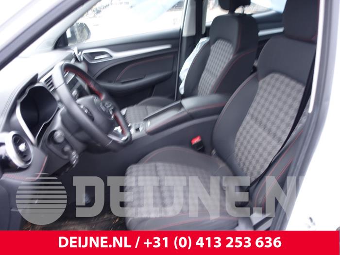 Używane Fotel lewy MG ZS EV Long Range 70 kWh Cena € 423,50 Z VAT oferowane przez van Deijne Onderdelen Uden B.V.