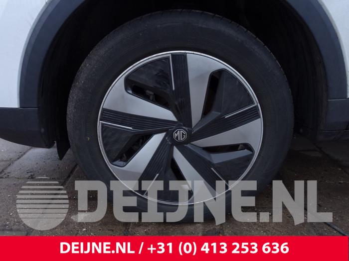 Używane Obrecz MG ZS EV Long Range 70 kWh Cena € 211,75 Z VAT oferowane przez van Deijne Onderdelen Uden B.V.