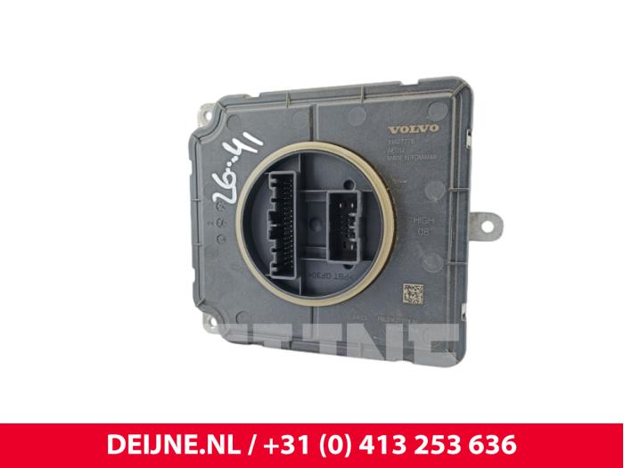 Używane Modułowy reflektor LED Volvo S90 II 2.0 T8 Twin Engine 16V AWD Cena € 105,00 Procedura marży oferowane przez van Deijne Onderdelen Uden B.V.