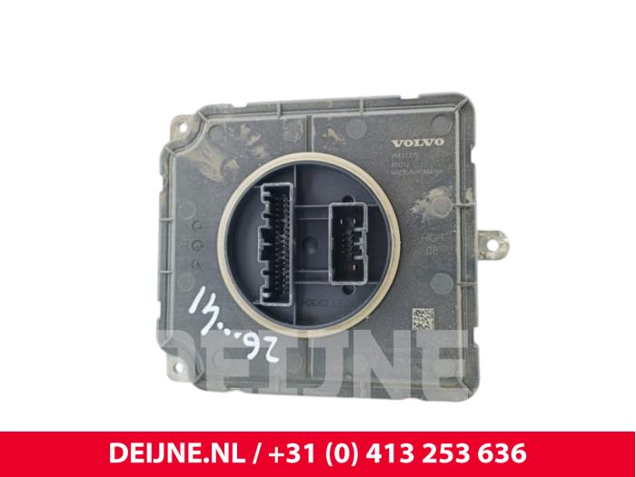 Używane Modułowy reflektor LED Volvo S90 II 2.0 T8 Twin Engine 16V AWD Cena € 105,00 Procedura marży oferowane przez van Deijne Onderdelen Uden B.V.