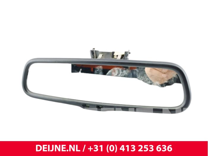 Używane Lusterko wewnetrzne Volkswagen Caddy III (2KA,2KH,2CA,2CH) 2.0 SDI Cena € 18,15 Z VAT oferowane przez van Deijne Onderdelen Uden B.V.
