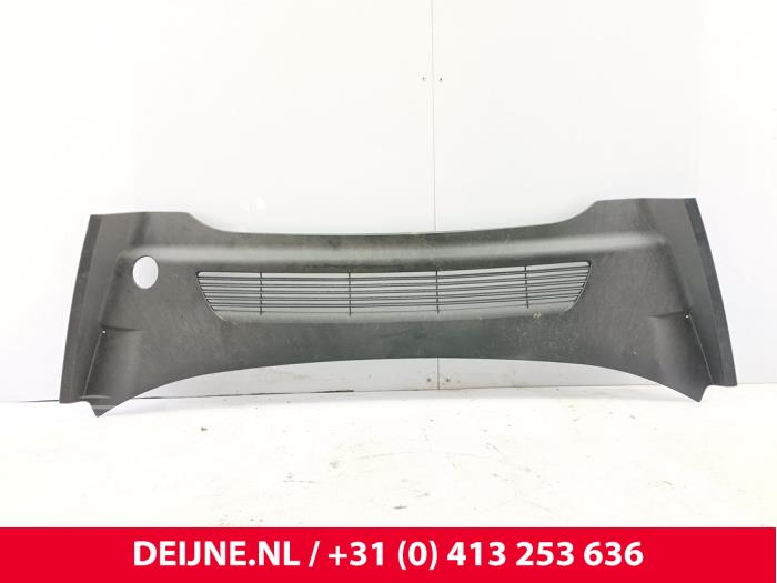 Używane Parawan Tesla Model Y (5YJY) RWD Cena € 48,40 Z VAT oferowane przez van Deijne Onderdelen Uden B.V.