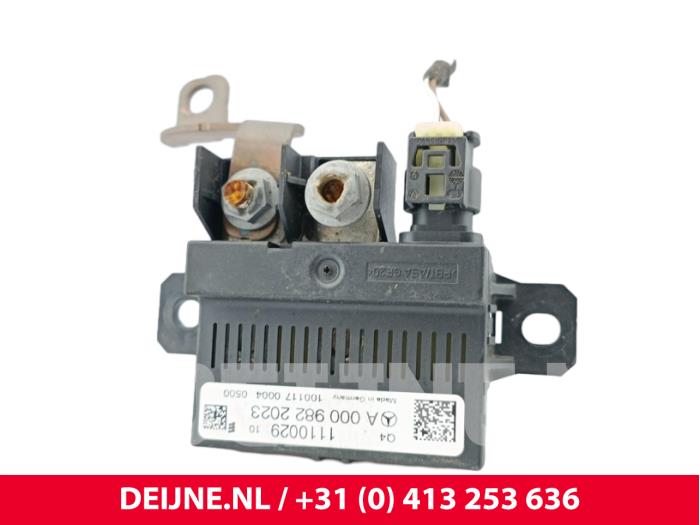 Używane Przekaznik start/stop Mercedes Vito (447.6) 2.2 116 CDI 16V Cena € 96,80 Z VAT oferowane przez van Deijne Onderdelen Uden B.V.