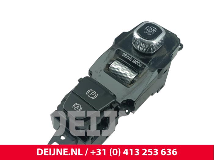 Używane Przelacznik Start/Stop Volvo XC60 II (UZ) 2.0 B4 16V Mild Hybrid AWD Cena € 45,00 Procedura marży oferowane przez van Deijne Onderdelen Uden B.V.
