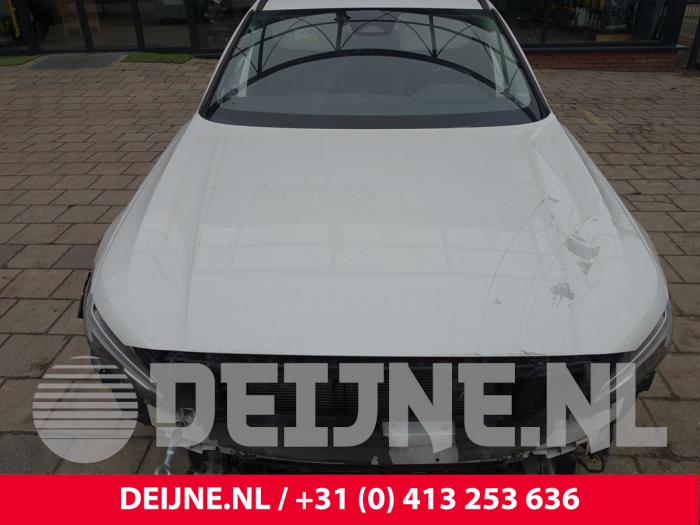 Używane Maska Volvo V90 II (PW) 2.0 B6 Mild Hybrid AWD Cena € 900,00 Procedura marży oferowane przez van Deijne Onderdelen Uden B.V.