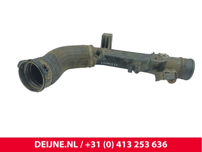 Usagé Tube intercooler Volvo XC60 I (DZ) 2.0 D4 16V Prix € 30,00 Règlement à la marge proposé par van Deijne Onderdelen Uden B.V.