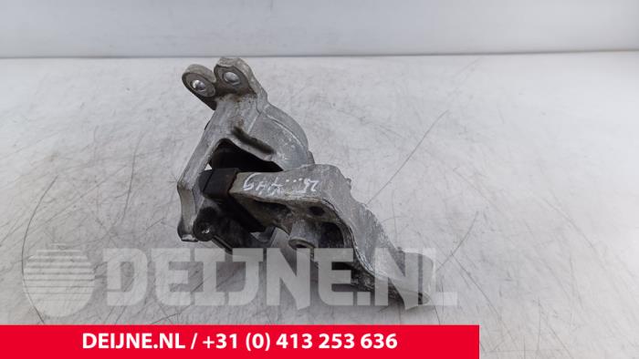 Used Engine mount Opel Vivaro 1.6 CDTI 95 Euro 6 Price € 18,15 Inclusive VAT offered by van Deijne Onderdelen Uden B.V.